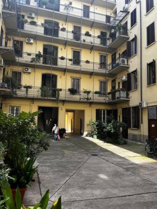 Bayres Blue Apartment Milan Exterior photo